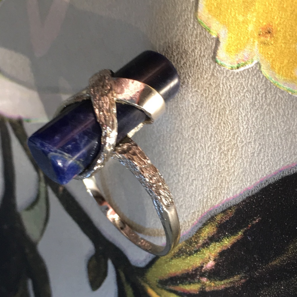 Vintage Criss Cross Ring With Lapis Bar - Picture 4 of 4